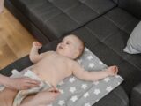 Подсичане при бебета – пътят към спокойния сън и здравата кожа