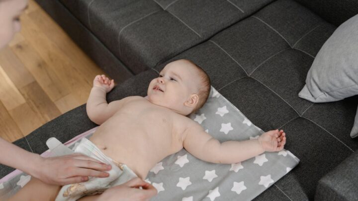 Подсичане при бебета – пътят към спокойния сън и здравата кожа